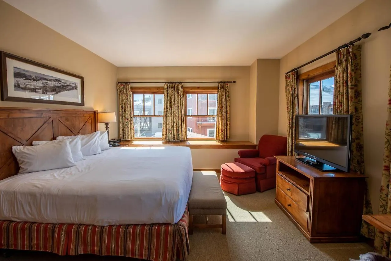 Spacious 3 Bedroom With Balcony In Mountaineer Square Crested Butte