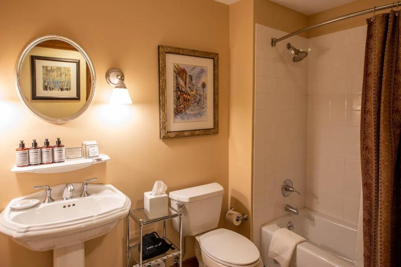 Spacious 3 Bedroom With Balcony In Mountaineer Square * Crested Butte