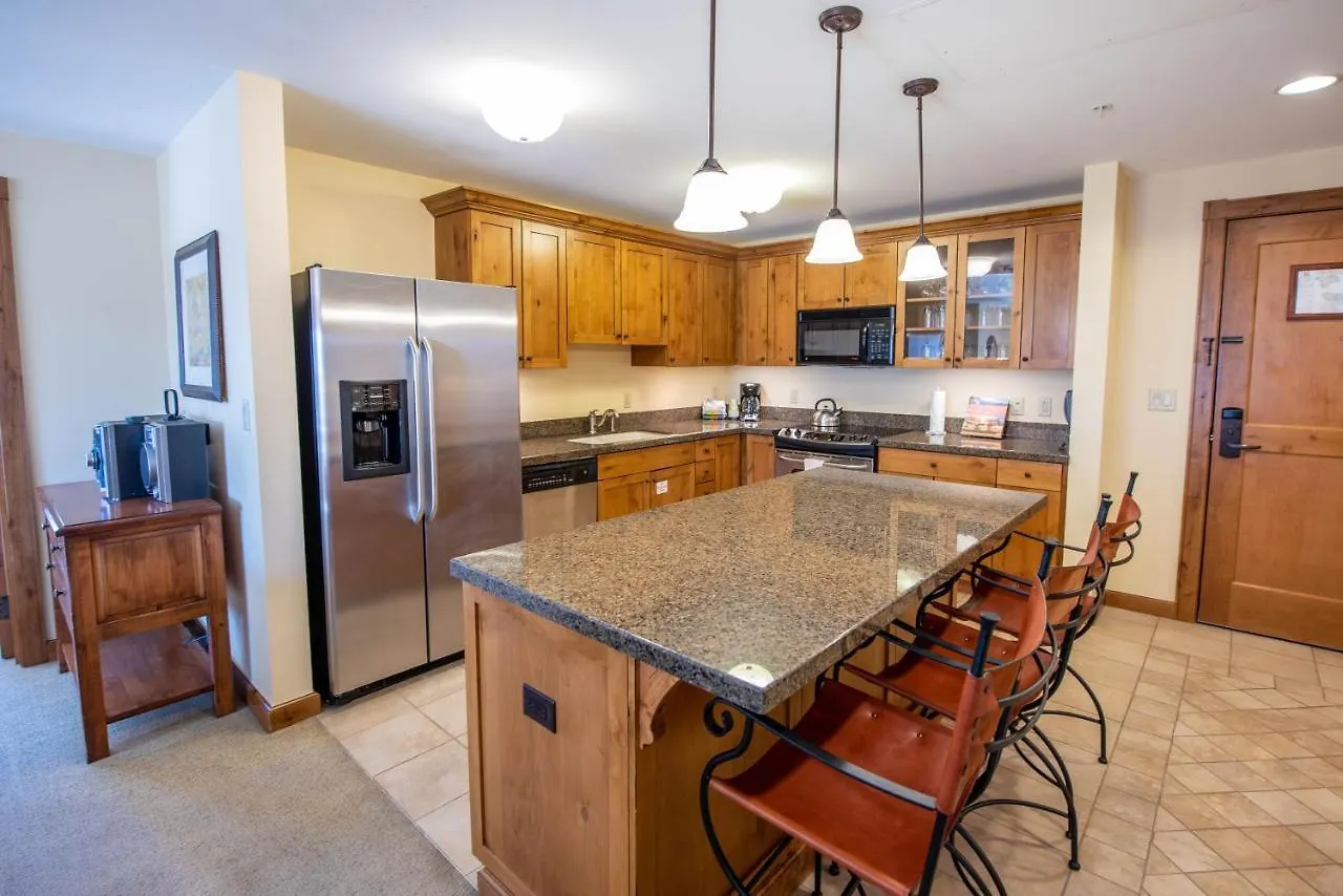 Apartment Spacious 3 Bedroom With Balcony In Mountaineer Square