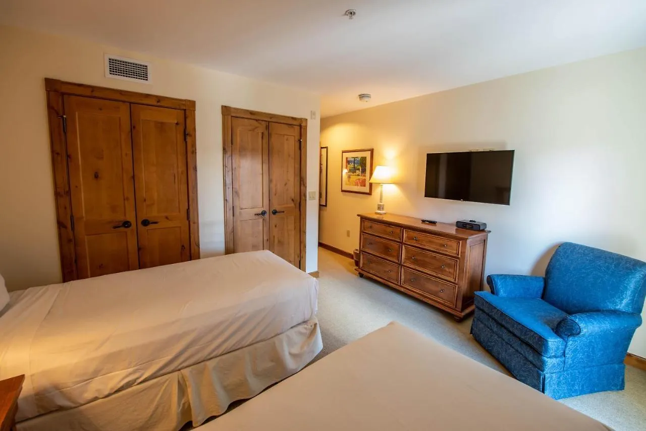 Spacious 3 Bedroom With Balcony In Mountaineer Square Apartment *