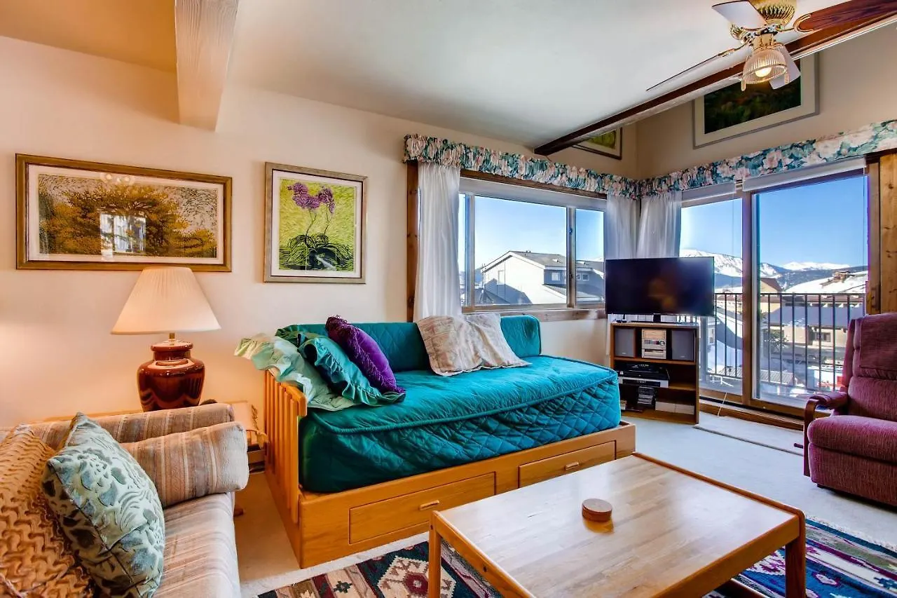 Ski-in Ski-out Private Balcony & Fireplace Apartment *