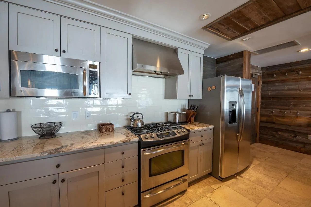 Three Bedroom Mountain Chic 6th Floor Penthouse With Amazing View Apartment *