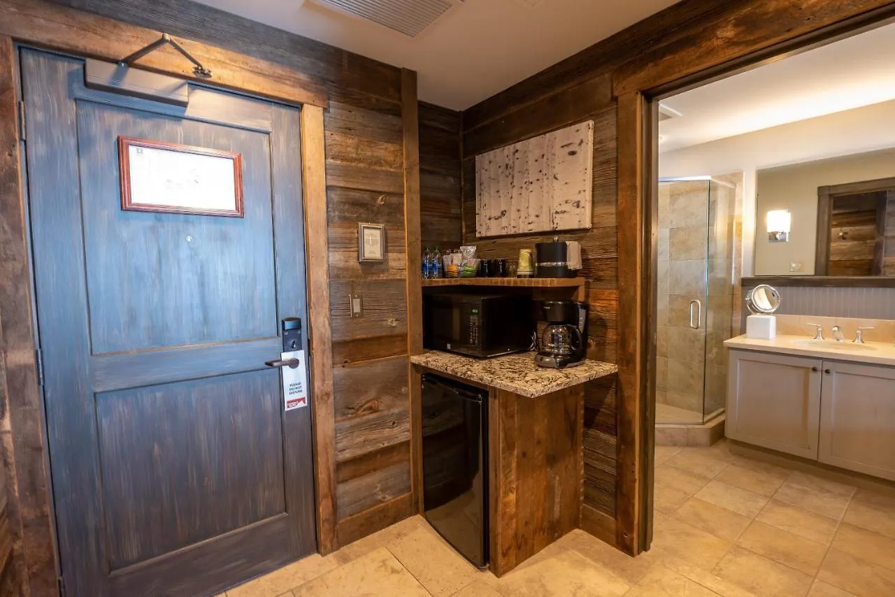Apartment Three Bedroom Mountain Chic 6th Floor Penthouse With Amazing View *
