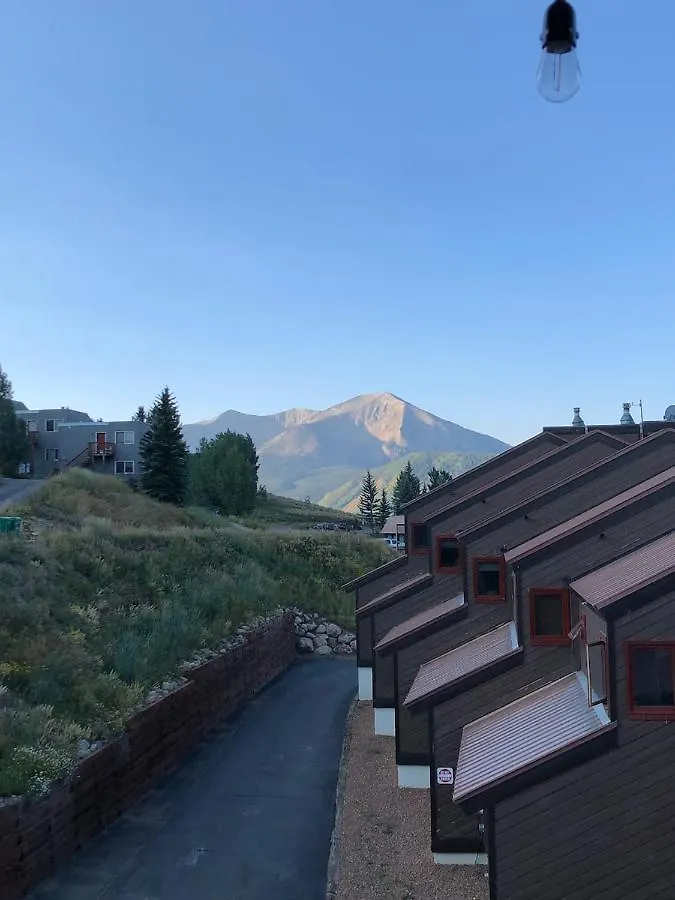 Holiday home In, Walk Out! The Perfect Mountain Retreat!