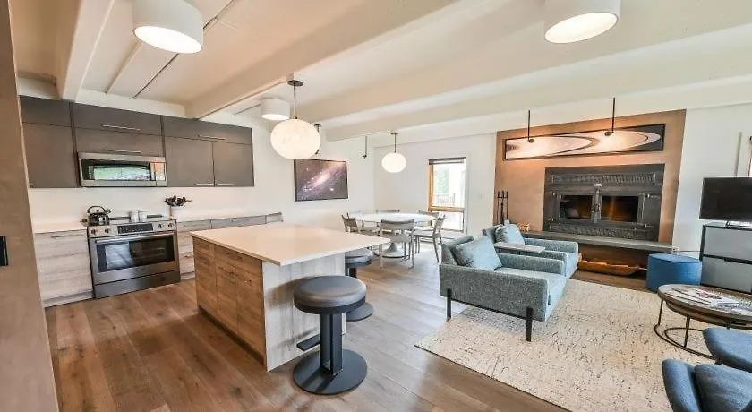 Spacious 3 Bedroom Plaza Unit With Washer Dryer Apartment