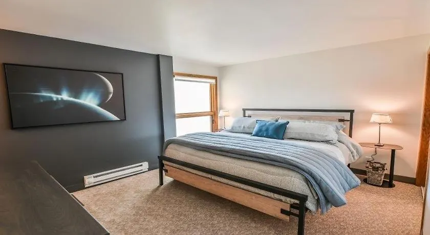 Apartment Spacious 3 Bedroom Plaza Unit With Washer Dryer *