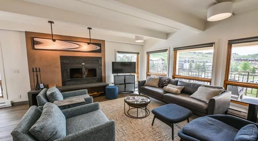 Spacious 3 Bedroom Plaza Unit With Washer Dryer