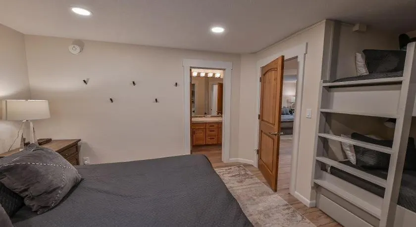 2 Bedroom With Huge, Sectional Couch Crested Butte