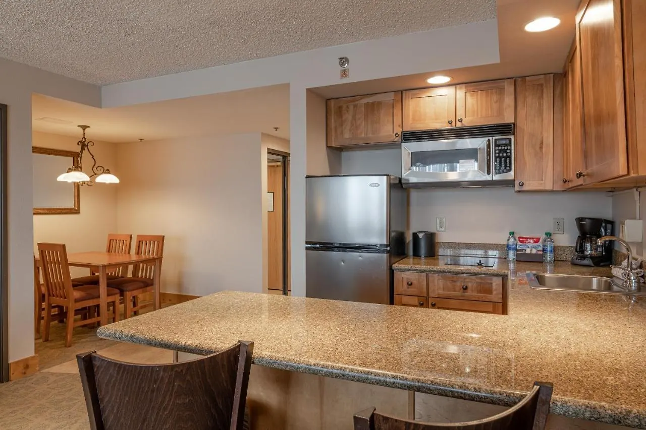 Grand 1-bedroom With 3 Queens & Close To Everything Apartment
