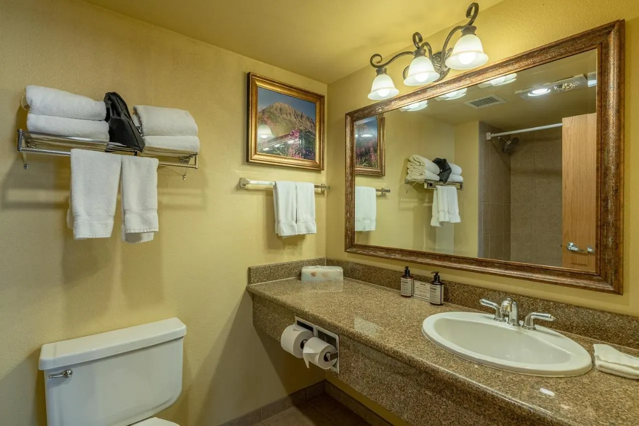 Grand 1-bedroom With 3 Queens & Close To Everything Apartment *