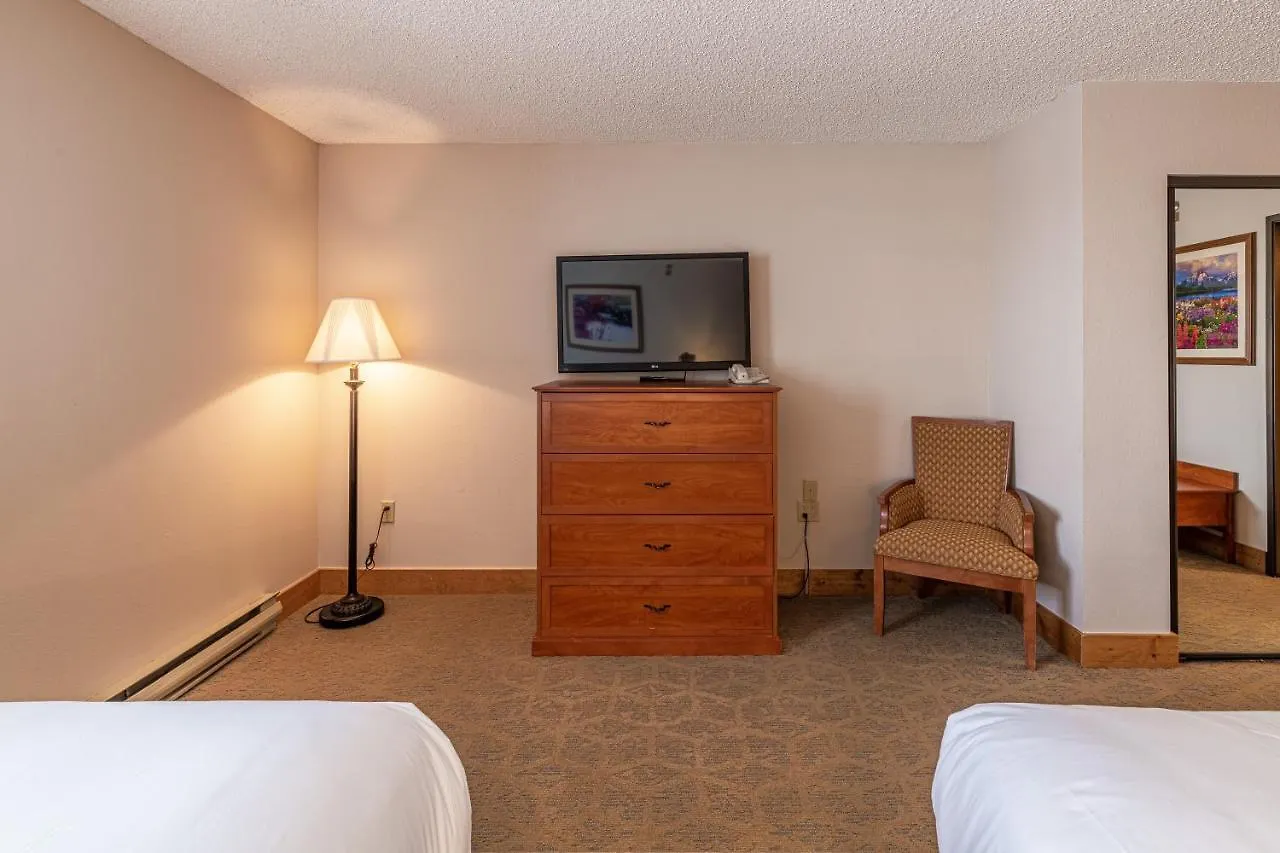 Grand 1-bedroom With 3 Queens & Close To Everything Apartment