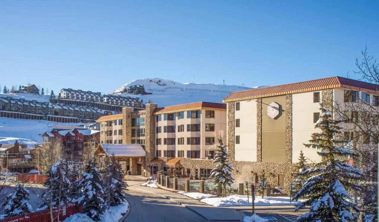 Grand In The Heart Of Mt Apartment