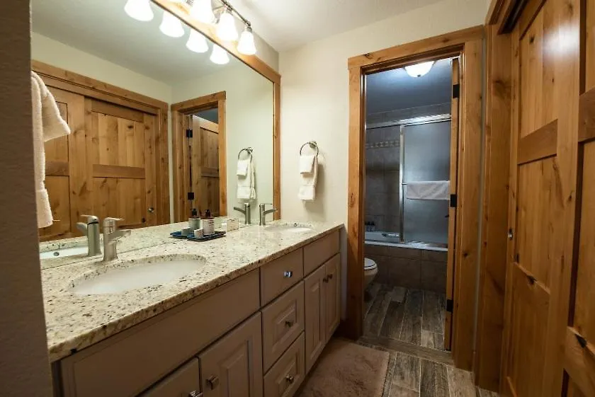 Mountain-contemporary 2 Bedroom Apartament *