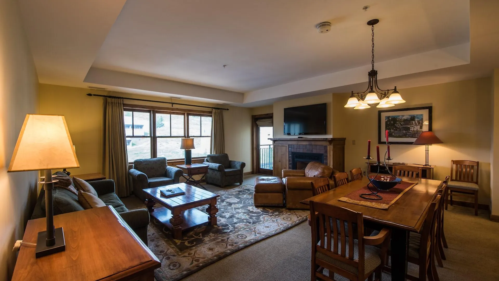 The At Mountaineer Square 4*