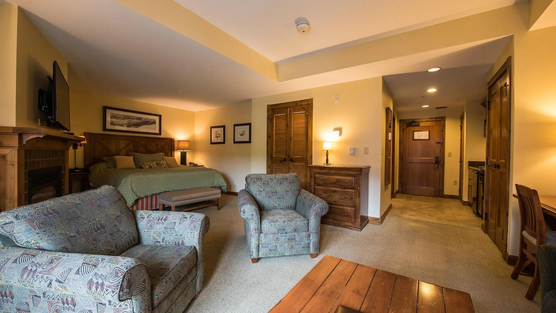 The At Mountaineer Square Resort