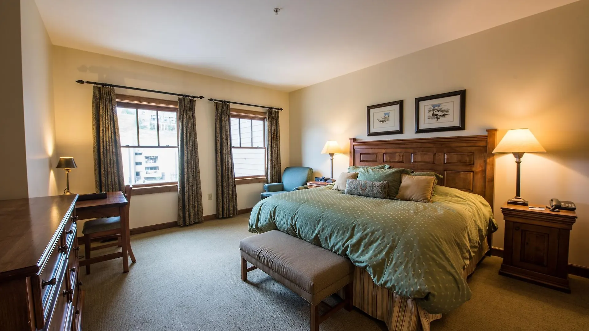 Resort The At Mountaineer Square 4*