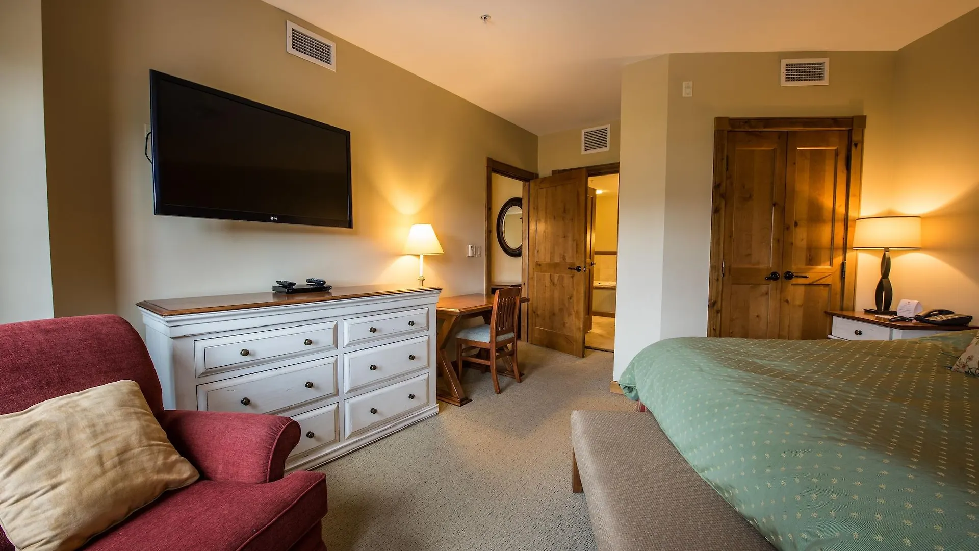 Resort The At Mountaineer Square 4*