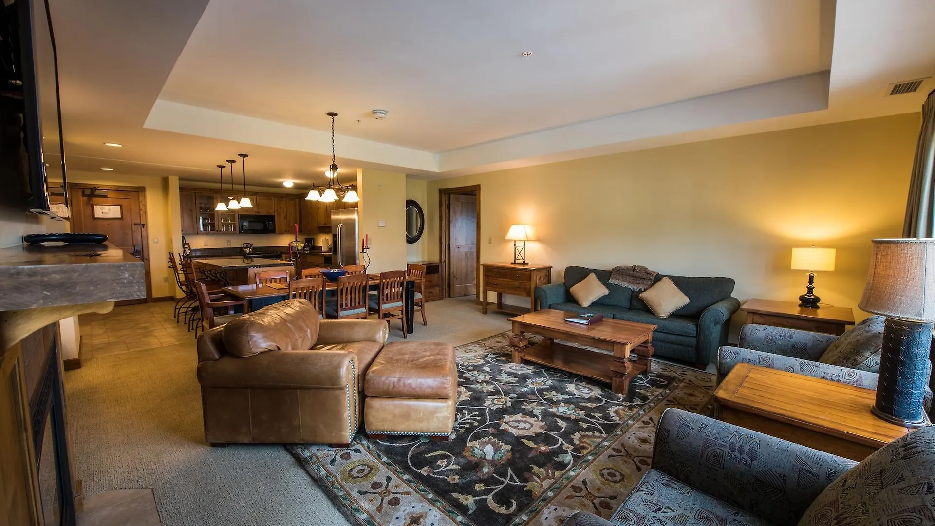 The At Mountaineer Square 4*