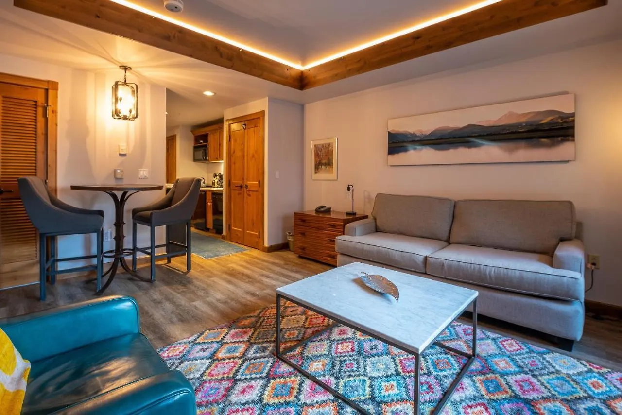 Efficiency Unit With Balcony Over Mountaineer Square Apartment *