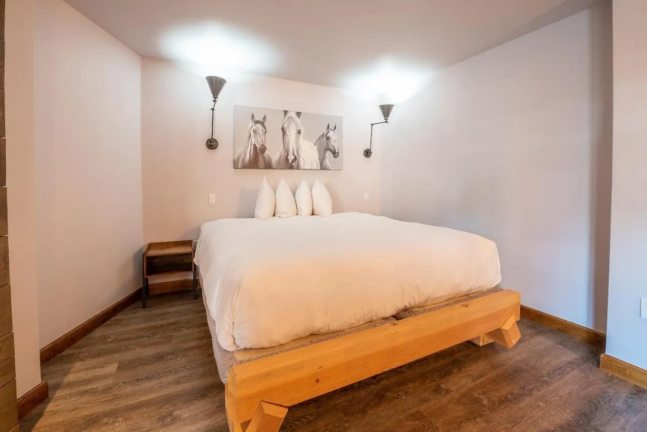 Efficiency Unit With Balcony Over Mountaineer Square * Crested Butte
