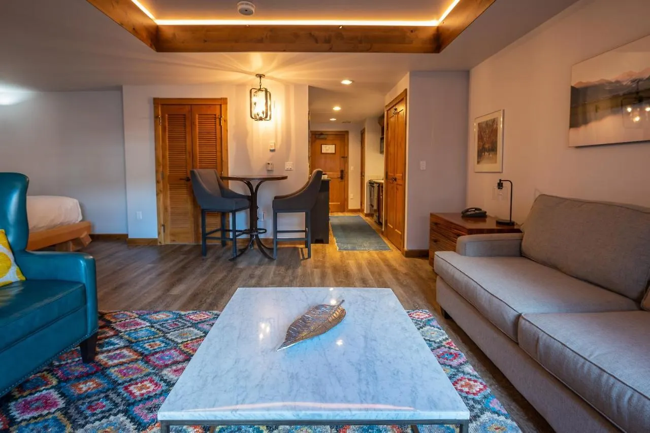 Efficiency Unit With Balcony Over Mountaineer Square Apartment *