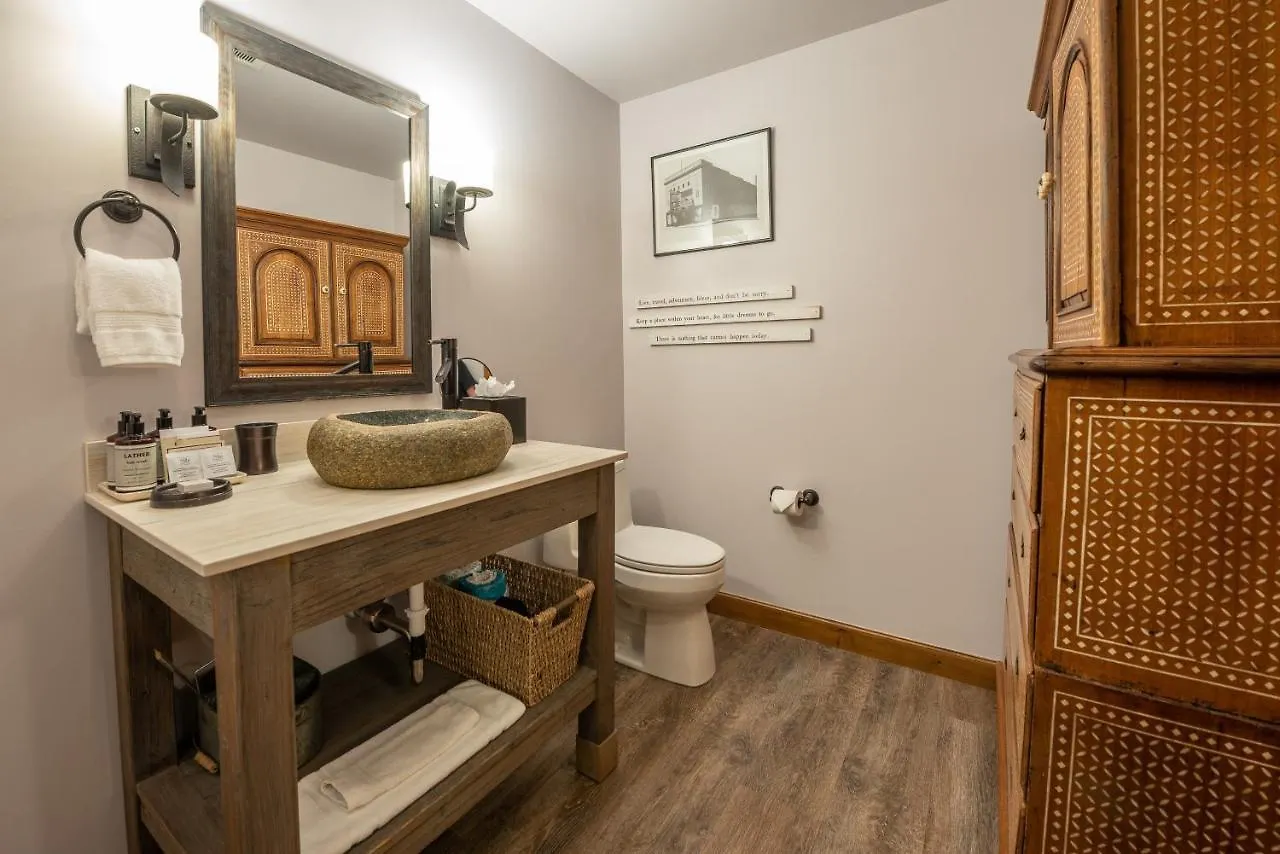 Efficiency Unit With Balcony Over Mountaineer Square *