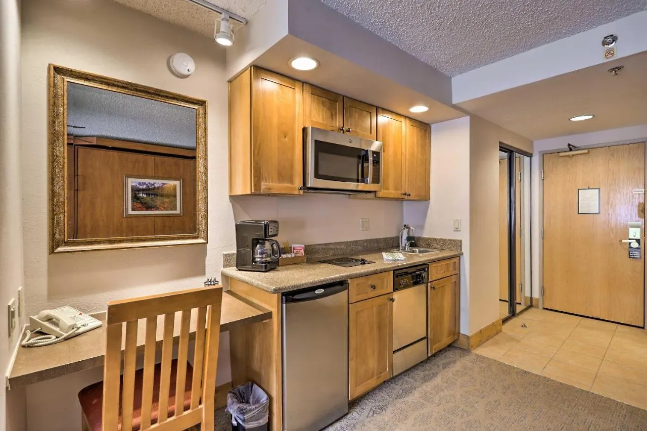 Apartment With Community Hot Tub And Pool!
