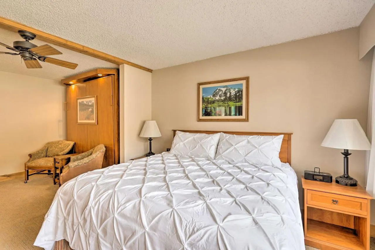 Apartment With Community Hot Tub And Pool!