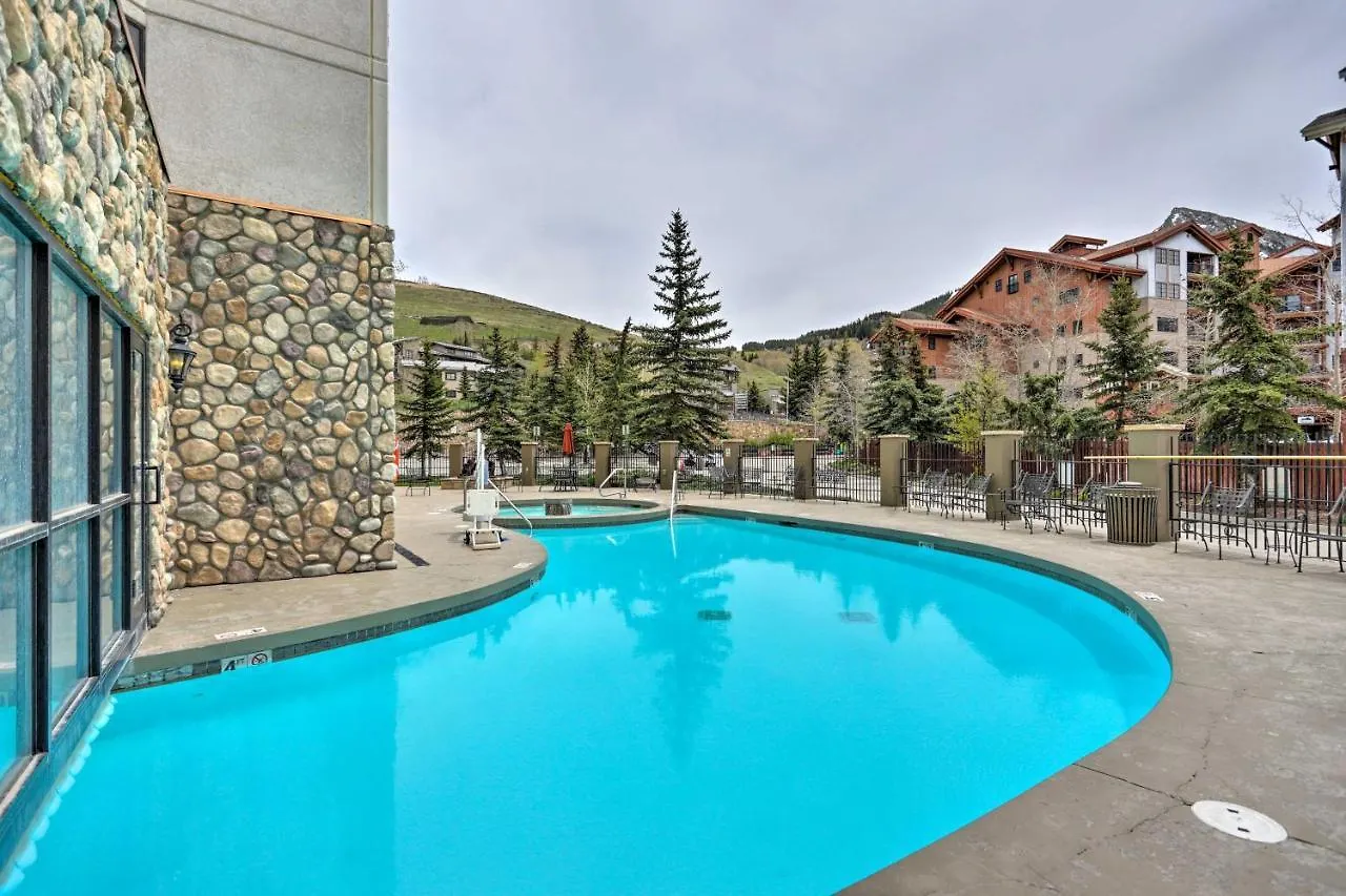 With Community Hot Tub And Pool! Apartment