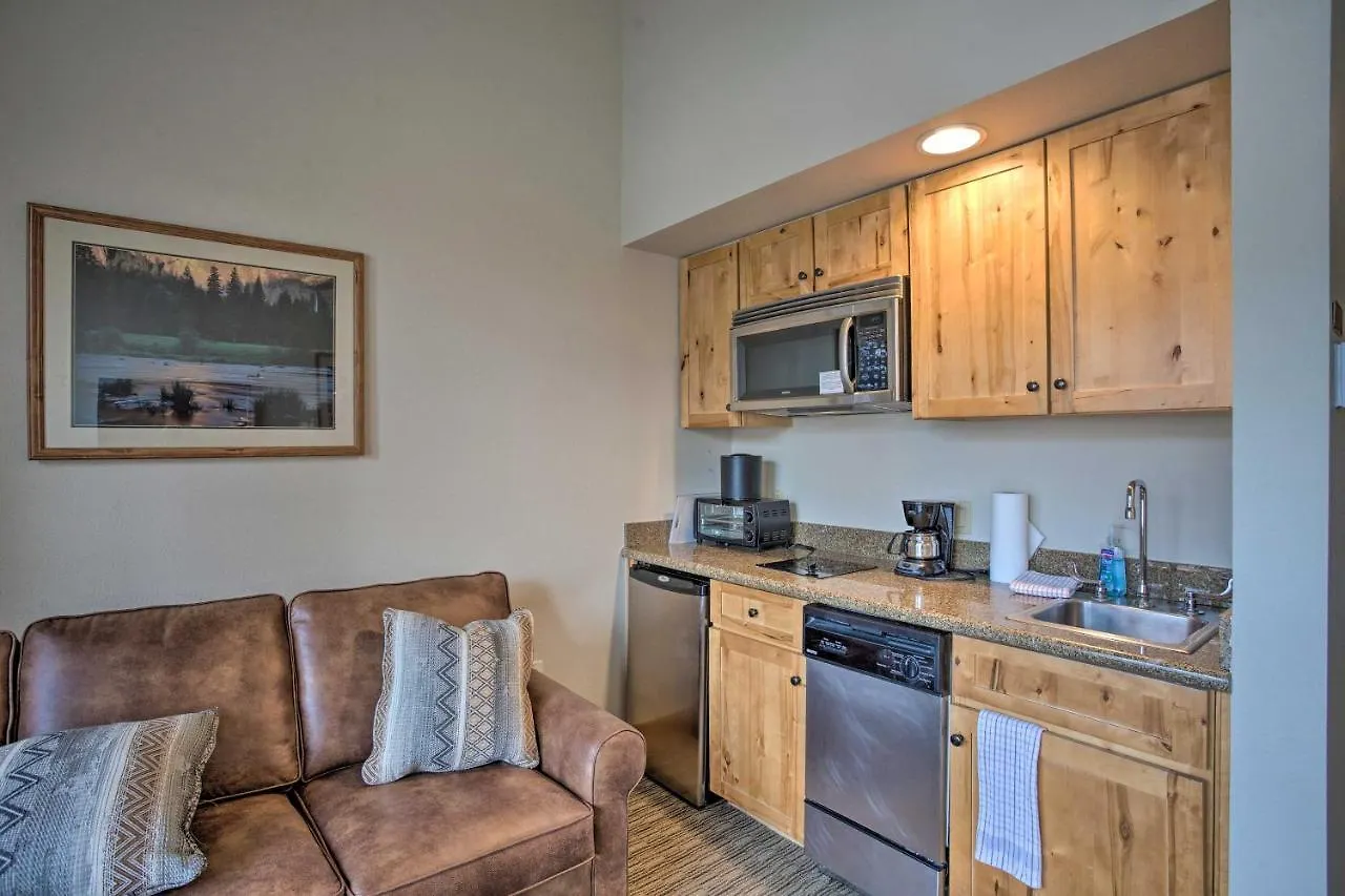 Cozy Colorado Near Slopes *