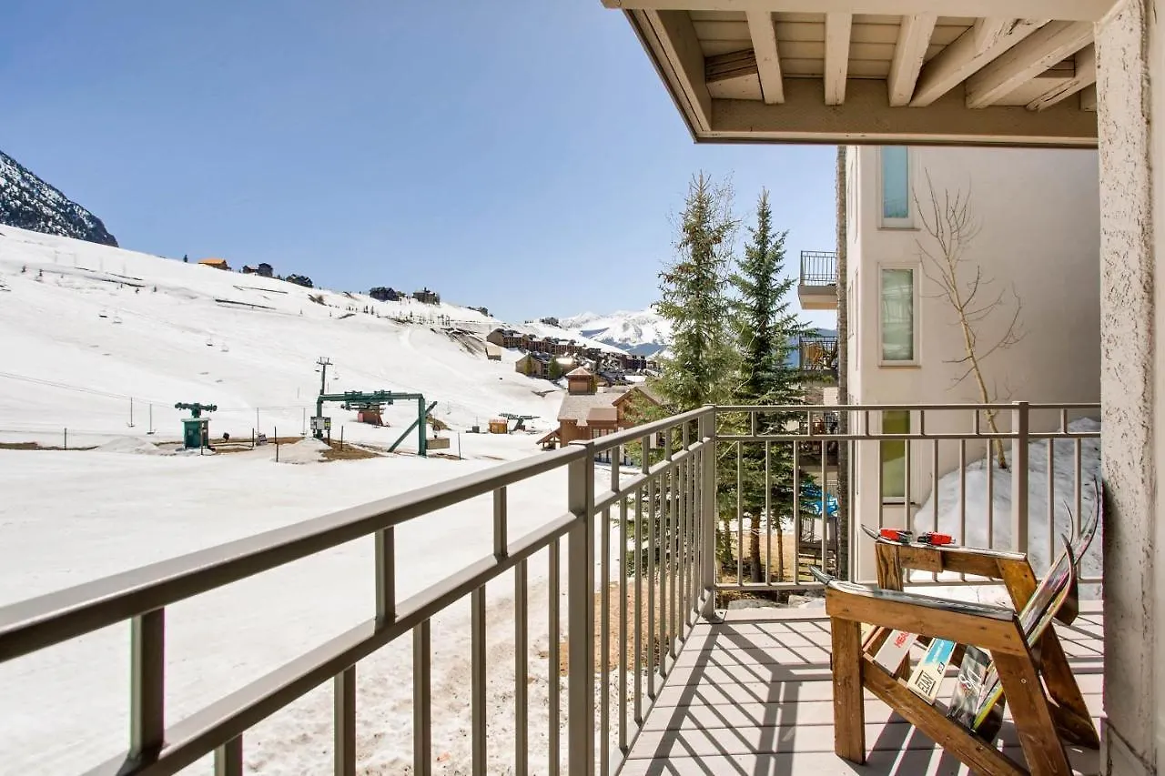 Apartment Ski-in Ski-out 2 Bedroom Condo- Sleeps 6 People *