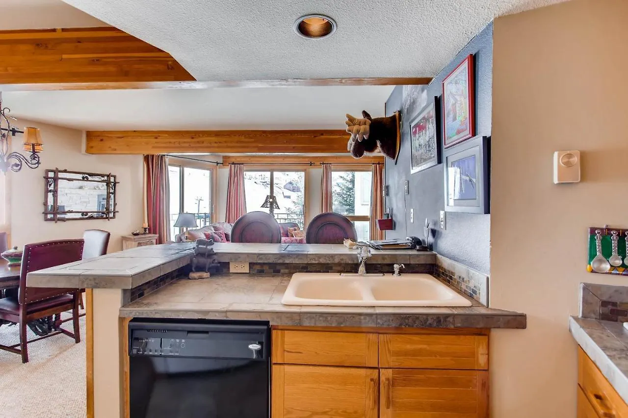 Ski-in Ski-out 2 Bedroom Condo- Sleeps 6 People Crested Butte