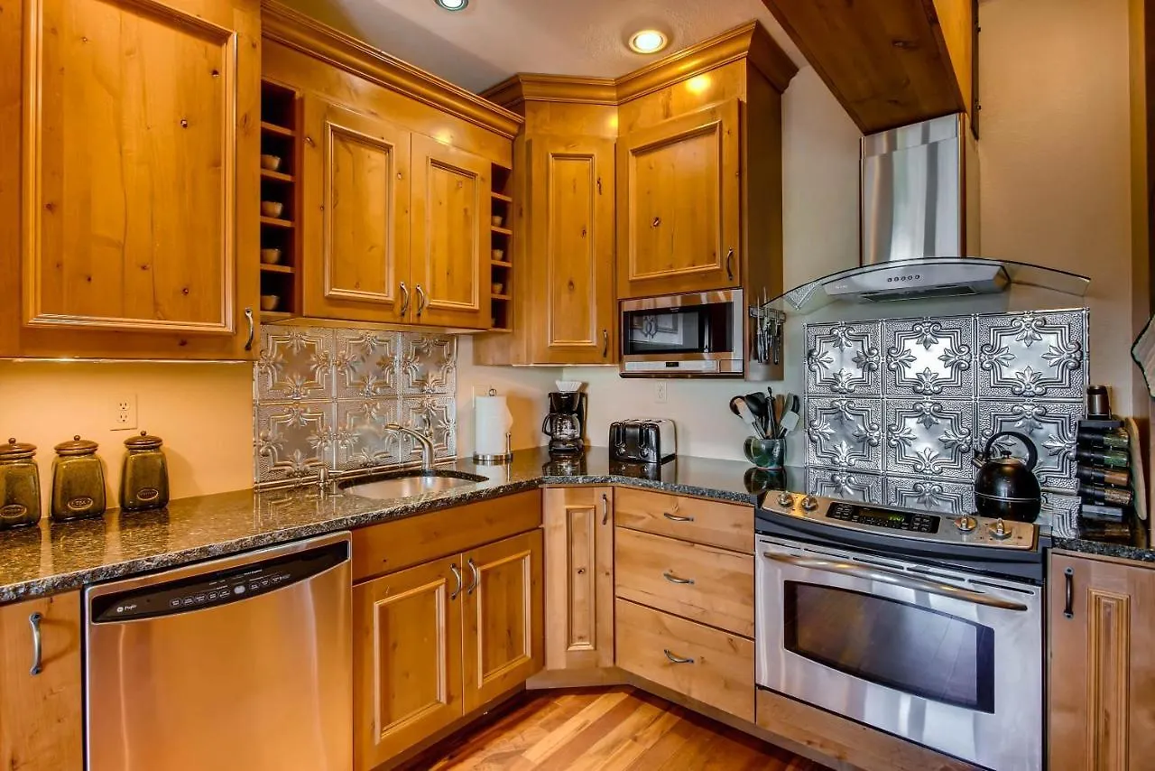 Unique & Modern 3 Bedroom 2ba Condo- Ski-in Ski-out Crested Butte