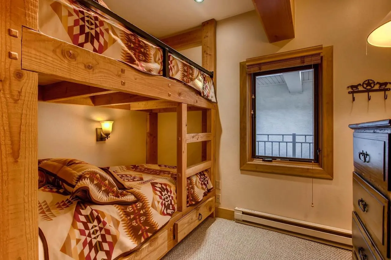 Unique & Modern 3 Bedroom 2ba Condo- Ski-in Ski-out Apartment *