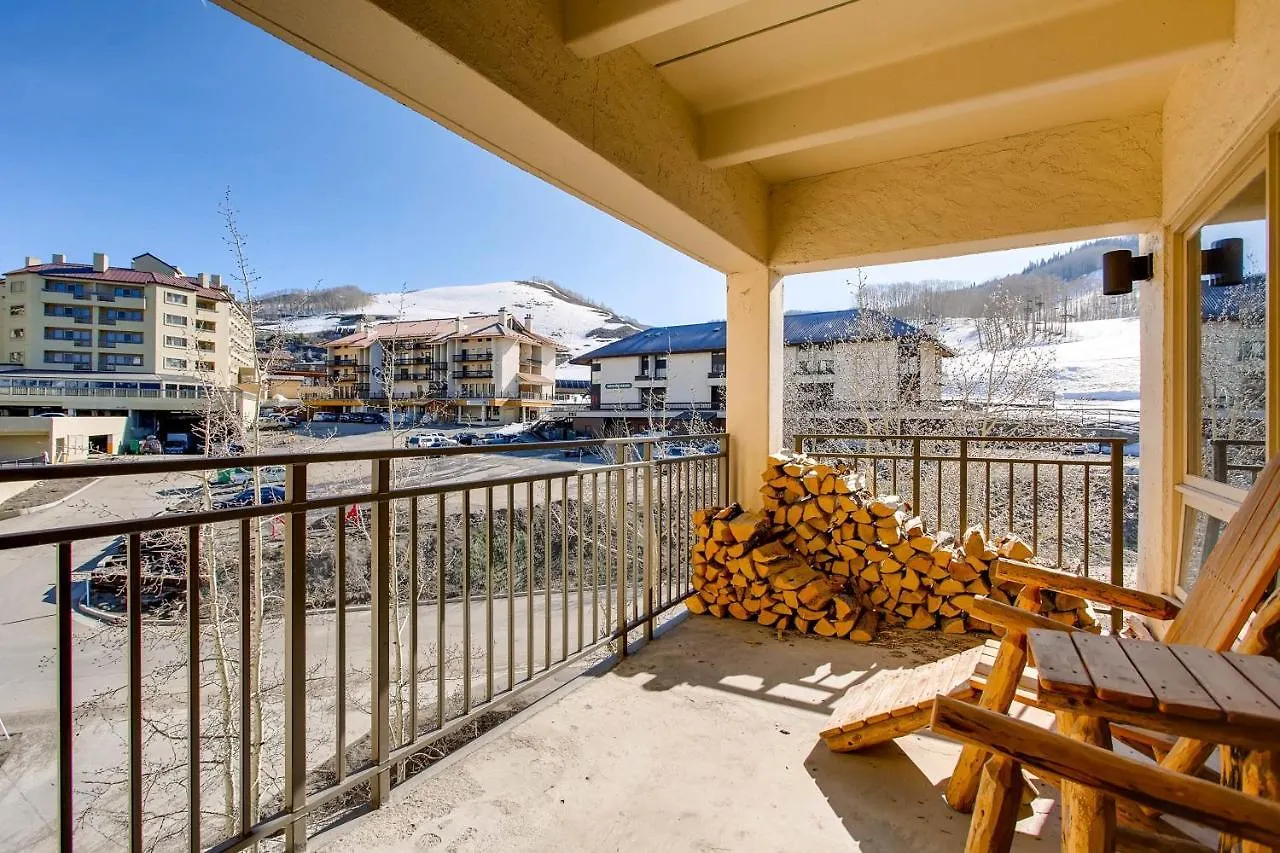 Updated 2 Bedroom With View Of Lifts Apartment