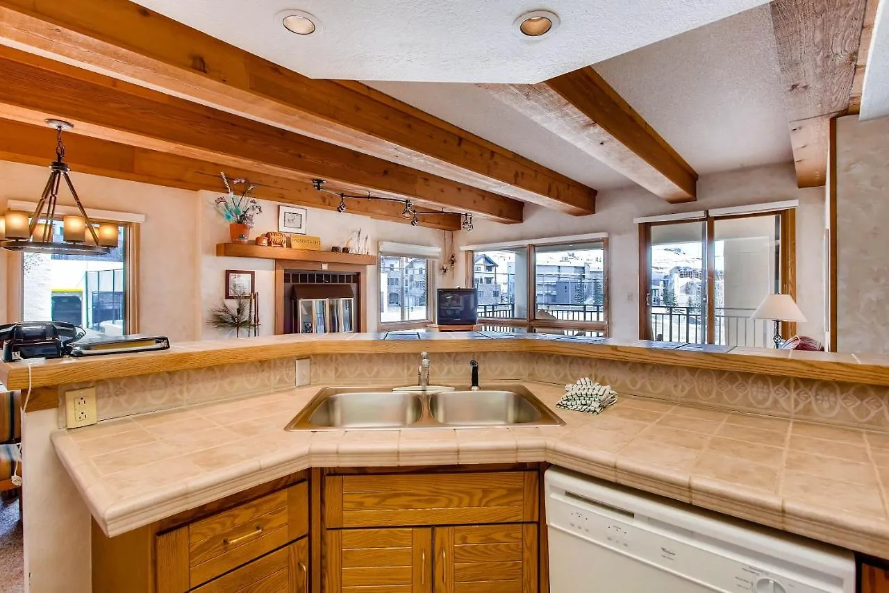 2 Bedroom With Views Of Wood Creek & Mountains