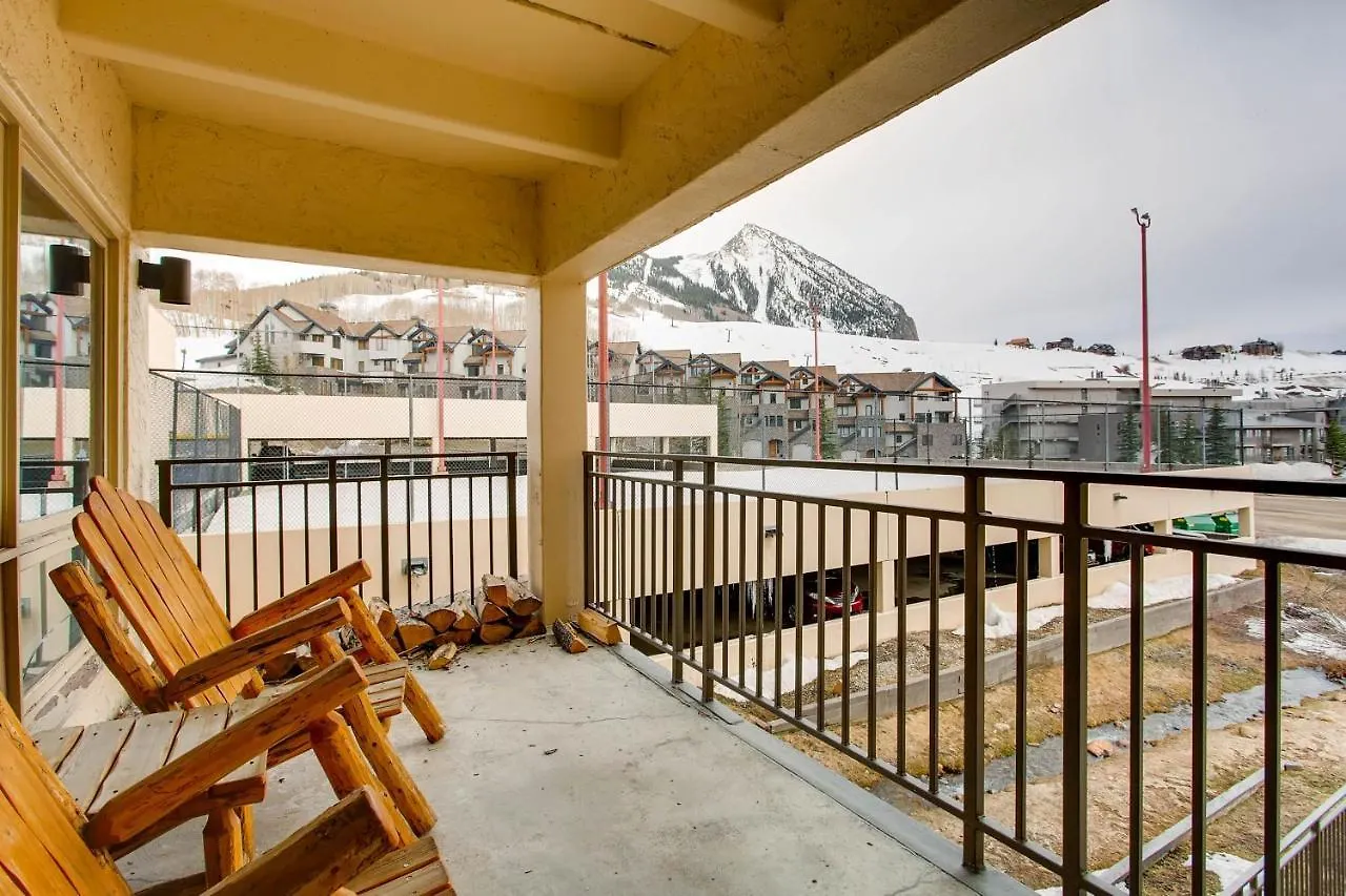 2 Bedroom With Views Of Wood Creek & Mountains 아파트