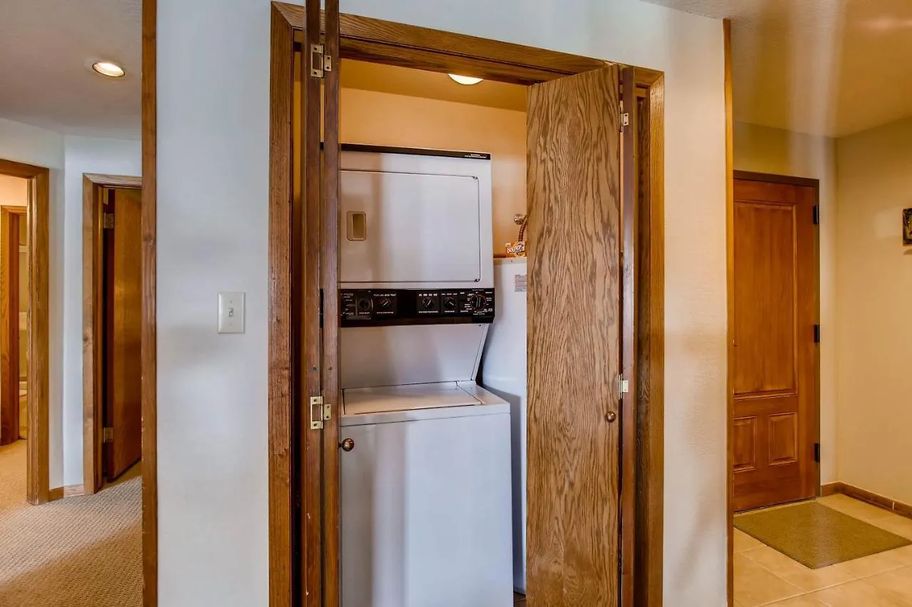 Unique 2 Bedroom With Fireplace
