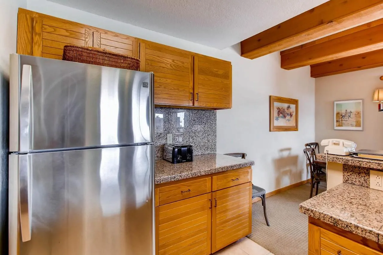 Unique 2 Bedroom With Fireplace