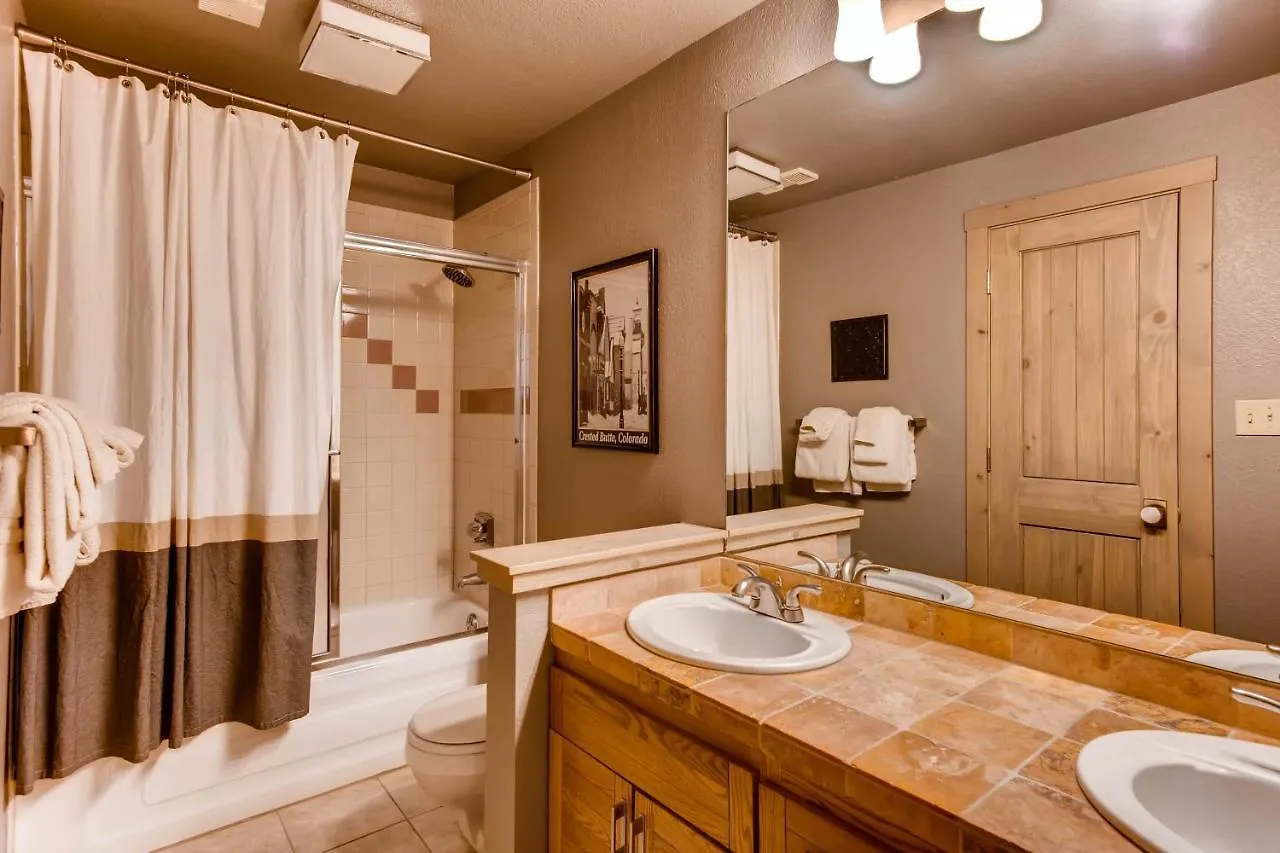 Elegantly Styled Plaza Apartment Crested Butte