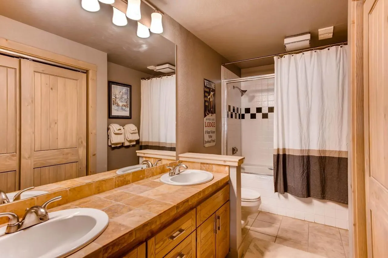 Elegantly Styled Plaza Crested Butte