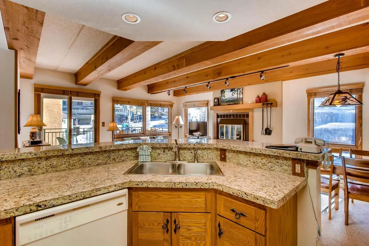 2 Br- Amazing View Of Mt Apartment