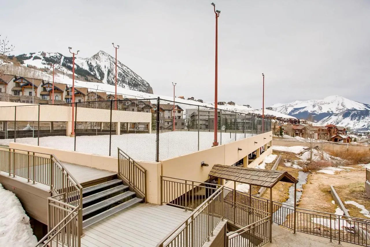 Apartment Mountain Views From Plaza - Sleeps 6 *