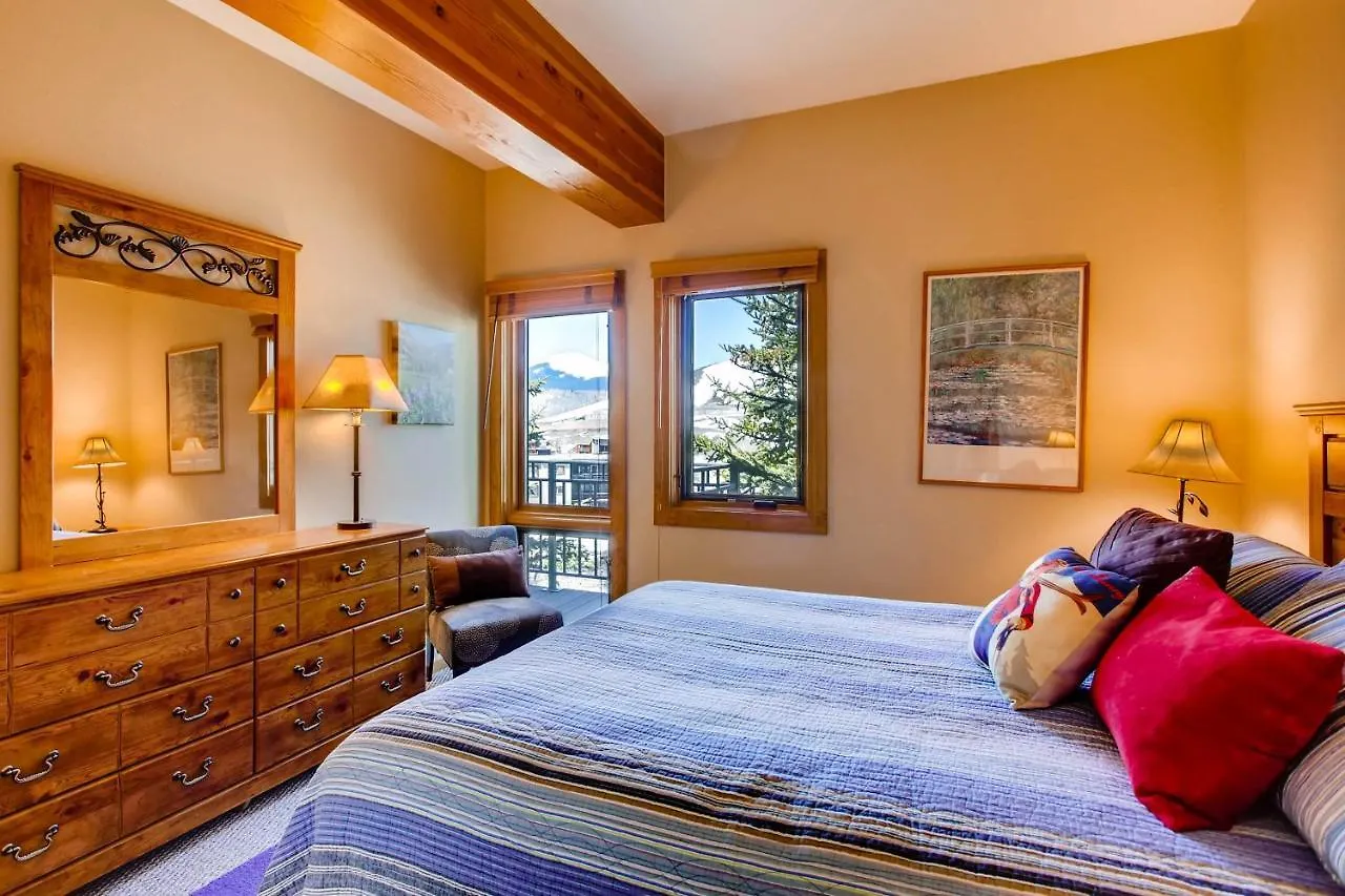 Unique & Modern 3 Bedroom 2ba Condo- Ski-in Ski-out Apartment