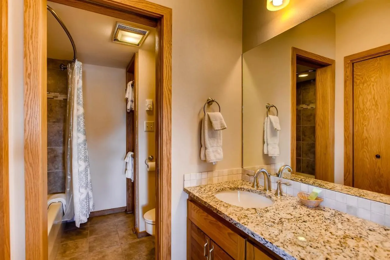 Unique & Modern 3 Bedroom 2ba Condo- Ski-in Ski-out Apartment