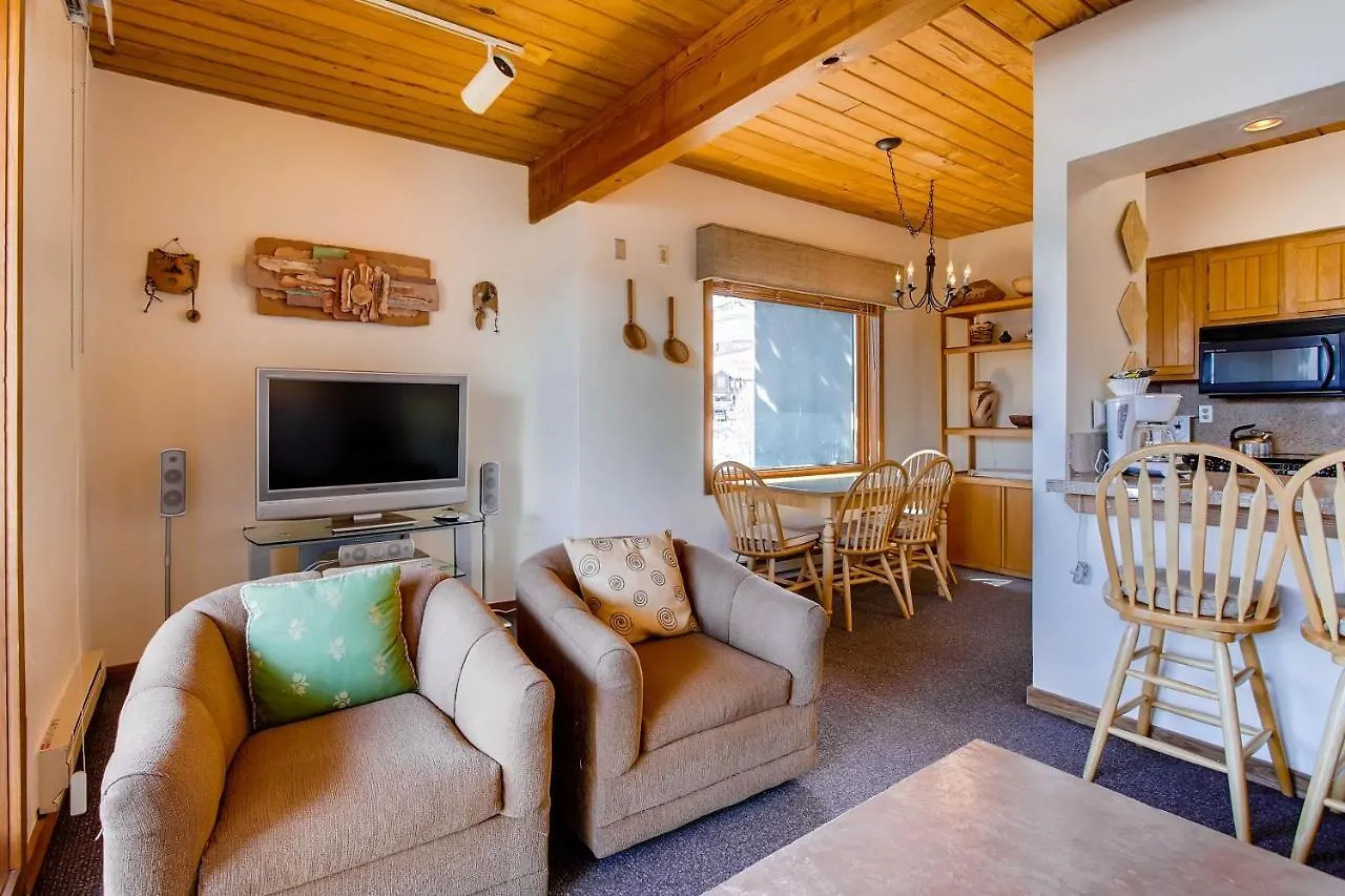 1 Bedroom With Amazing Views Of Mountain Range & Wood Creek 公寓