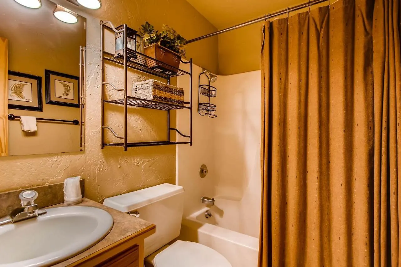 Tastefully Decorated Emmons Apartment *