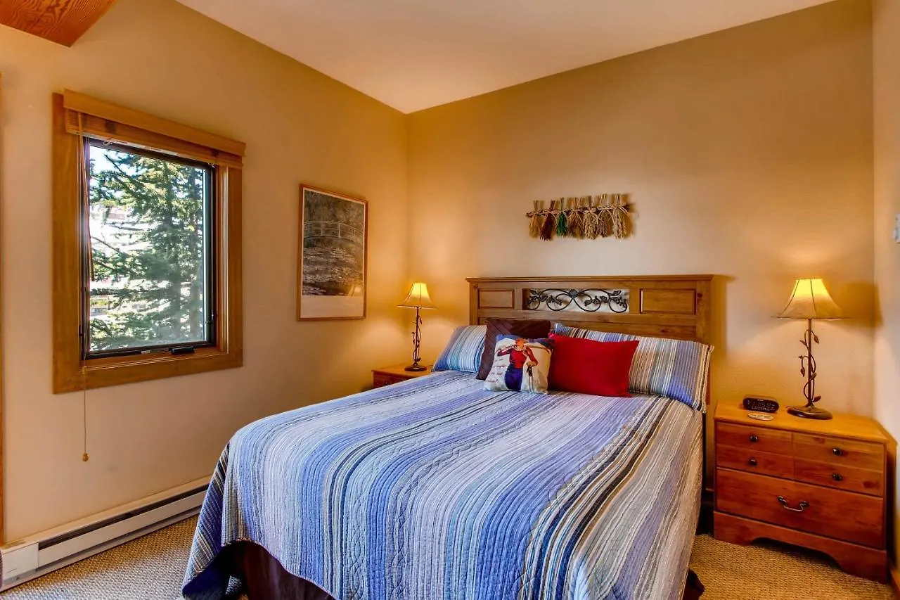 Unique & Modern 3 Bedroom 2ba Condo- Ski-in Ski-out * Crested Butte