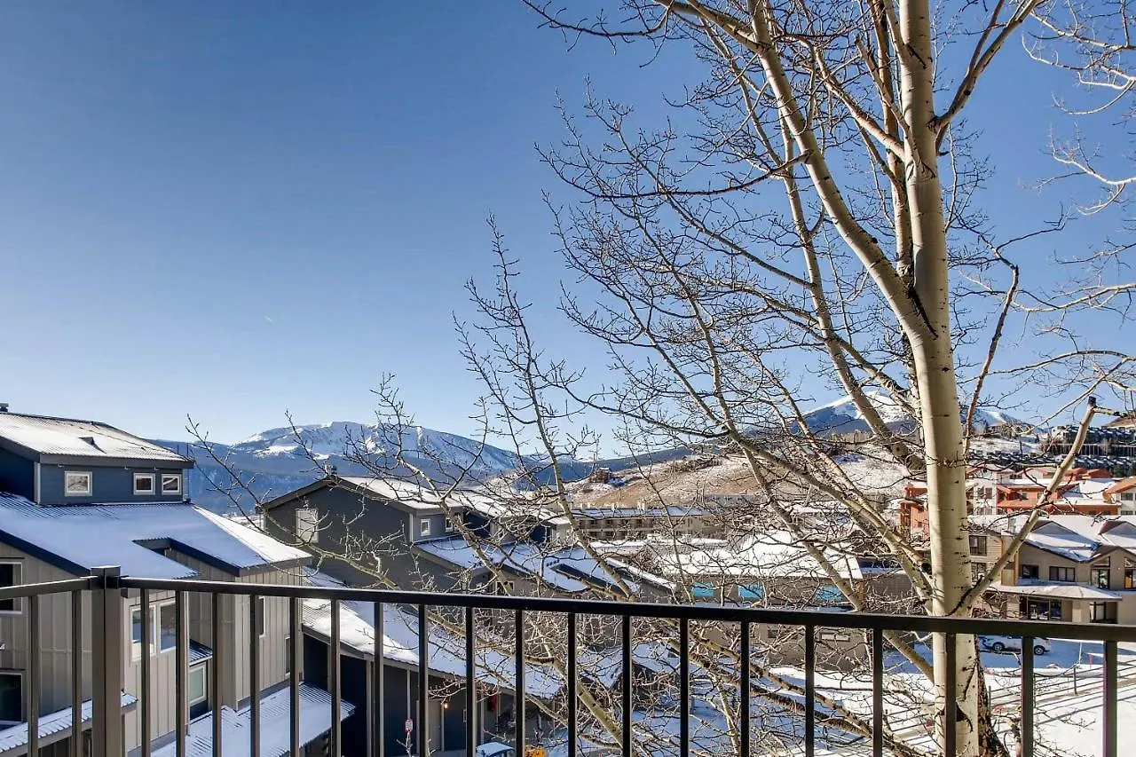 Apartment Amazing 2 Bedroom With Balcony And Views