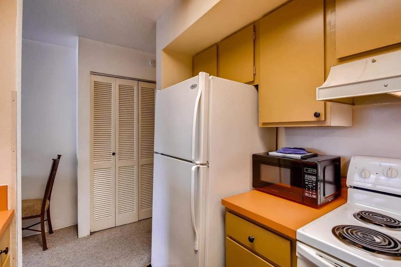 1 Bedroom Andloft With Deck - Sleeps 5 People Apartment